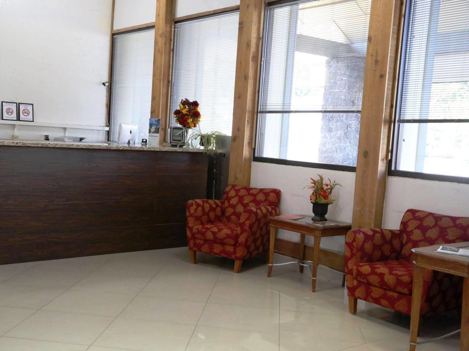 Idaho Inn Moscow Bagian luar foto